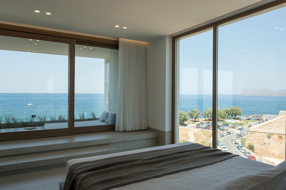 SanSal Boutique Hotel – Adults & Children 11+ — Hotel rooms in Chania