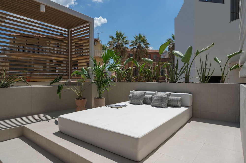 SanSal Boutique Hotel – Adults & Children 11+ — Hotel rooms in Chania