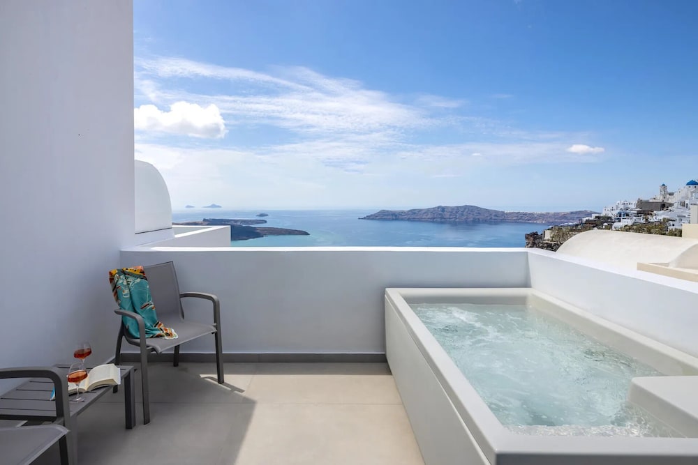 Aeifos Boutique Hotel — Swimming pool in Imerovigli, South Aegean