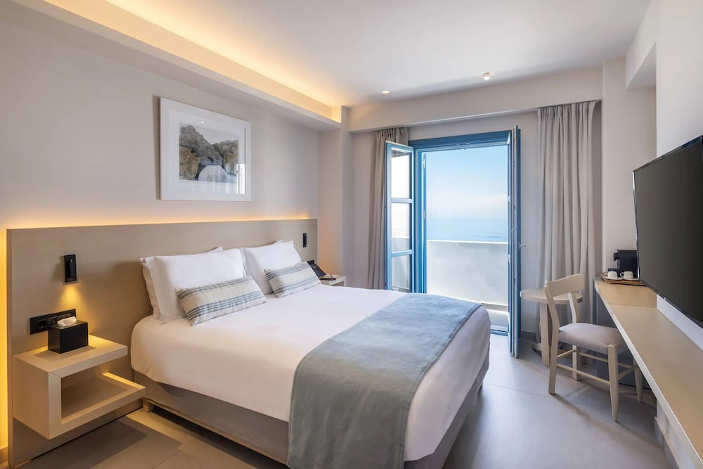 Aeifos Boutique Hotel — Hotel rooms in Imerovigli, South Aegean