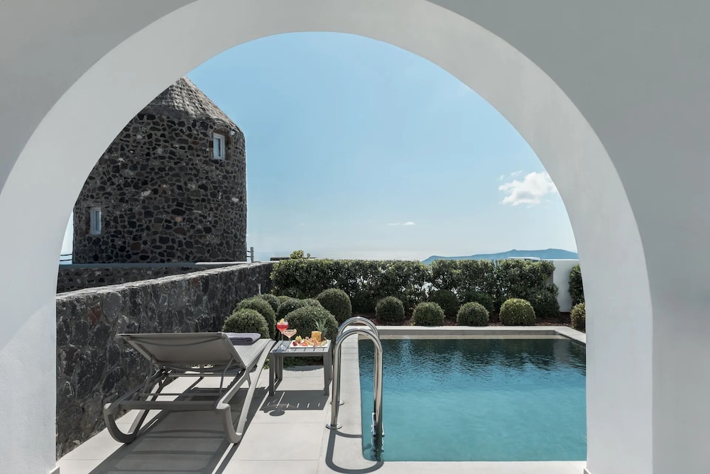 Aeifos Boutique Hotel — Swimming pool in Imerovigli, South Aegean
