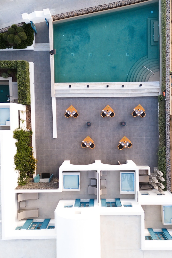 Aeifos Boutique Hotel — Swimming pool in Imerovigli, South Aegean