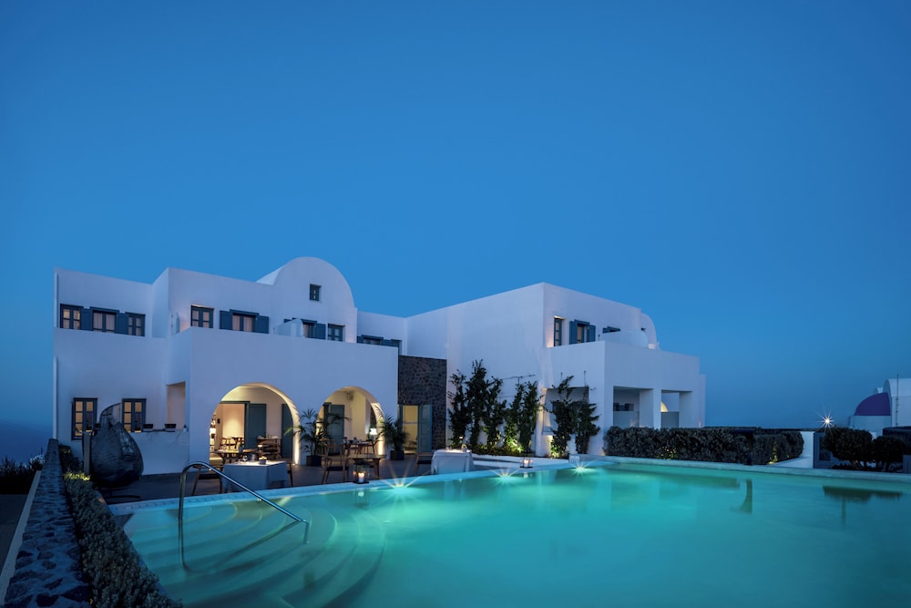 Aeifos Boutique Hotel — Swimming pool in Imerovigli, South Aegean