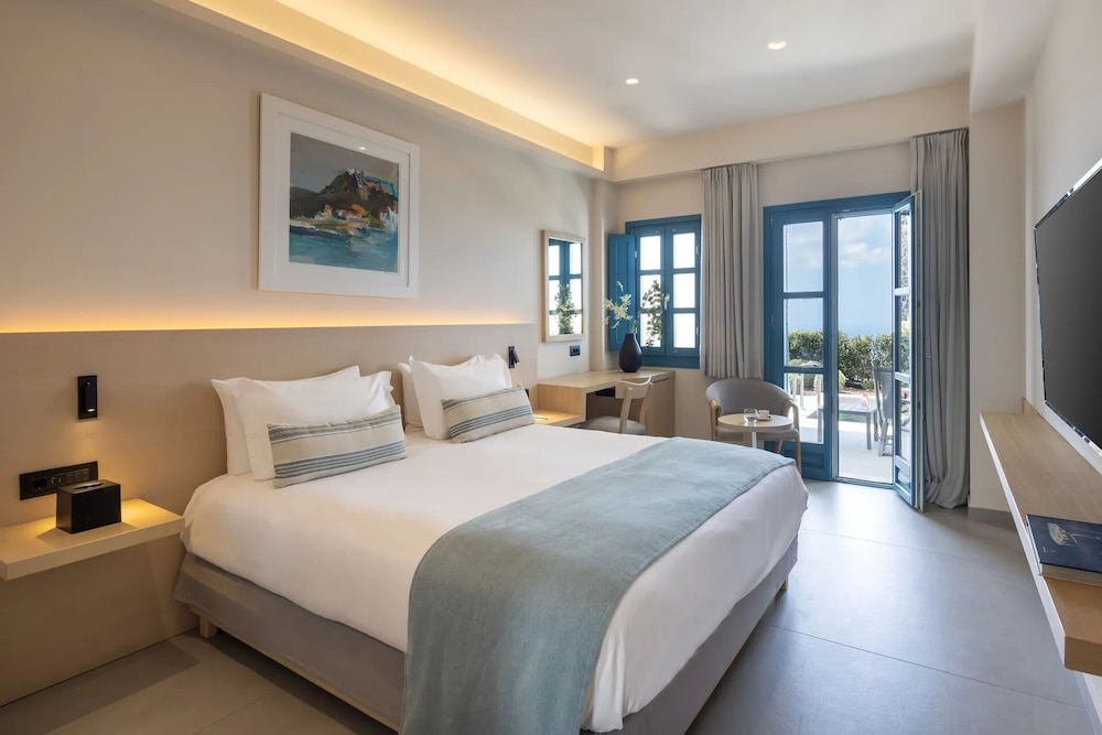 Aeifos Boutique Hotel — Hotel rooms in Imerovigli, South Aegean