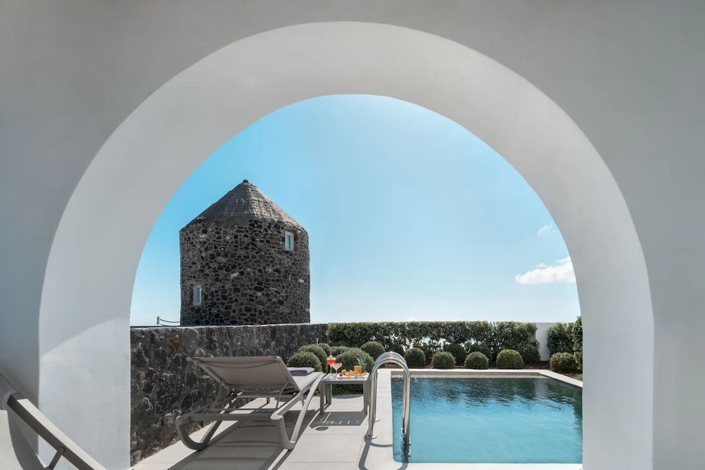 Aeifos Boutique Hotel — Swimming pool in Imerovigli, South Aegean