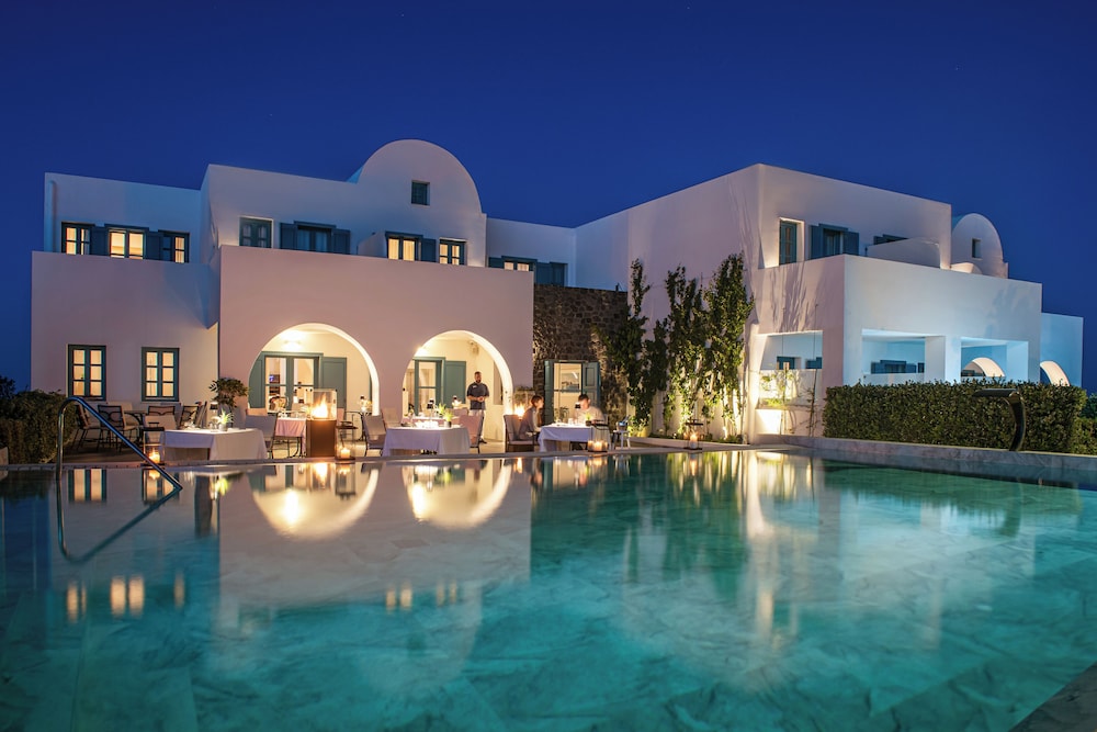 Aeifos Boutique Hotel — Swimming pool in Imerovigli, South Aegean