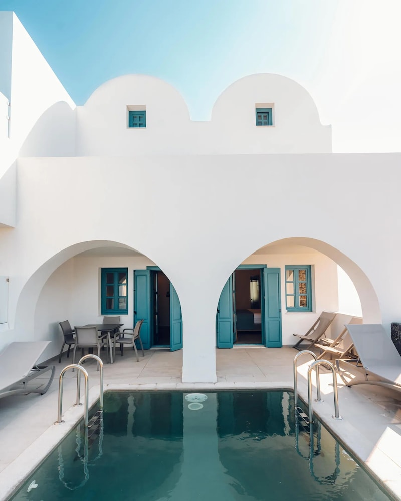 Aeifos Boutique Hotel — Swimming pool in Imerovigli, South Aegean
