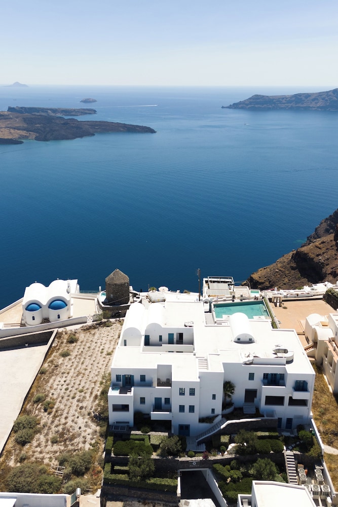 Aeifos Boutique Hotel — Swimming pool in Imerovigli, South Aegean