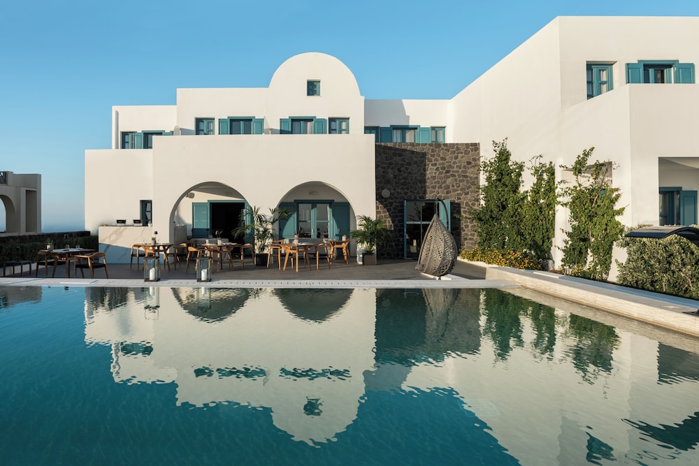 Aeifos Boutique Hotel — Swimming pool in Imerovigli, South Aegean