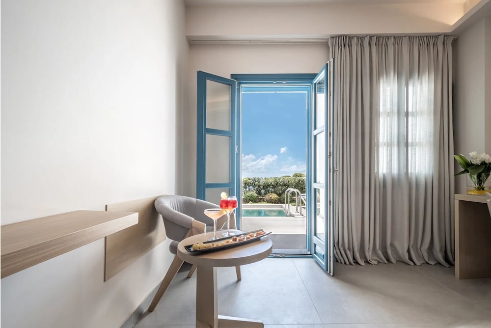 Aeifos Boutique Hotel — Hotel rooms in Imerovigli, South Aegean