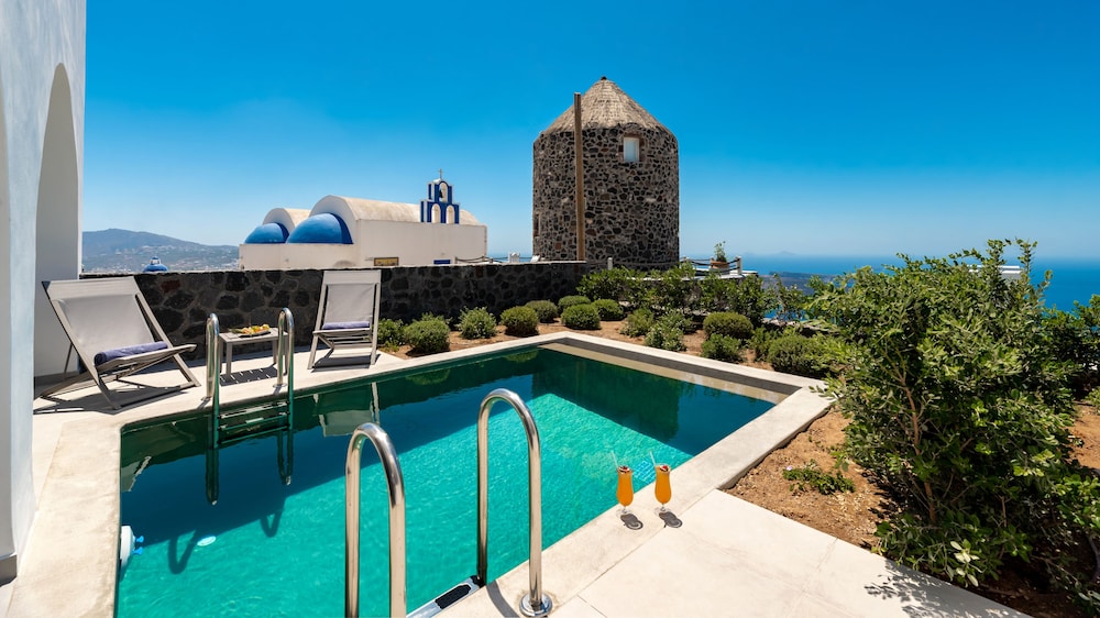Aeifos Boutique Hotel — Swimming pool in Imerovigli, South Aegean