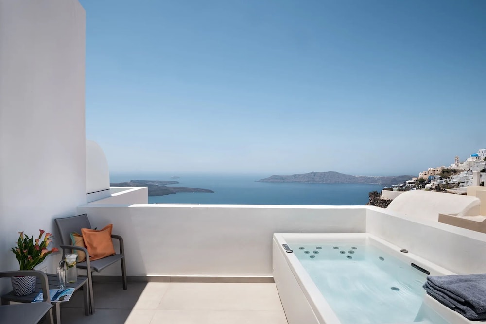 Aeifos Boutique Hotel — Swimming pool in Imerovigli, South Aegean