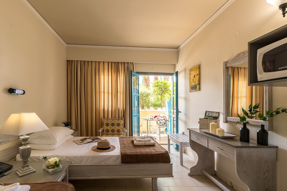 Dedalos Hotel — Hotel rooms in Malia