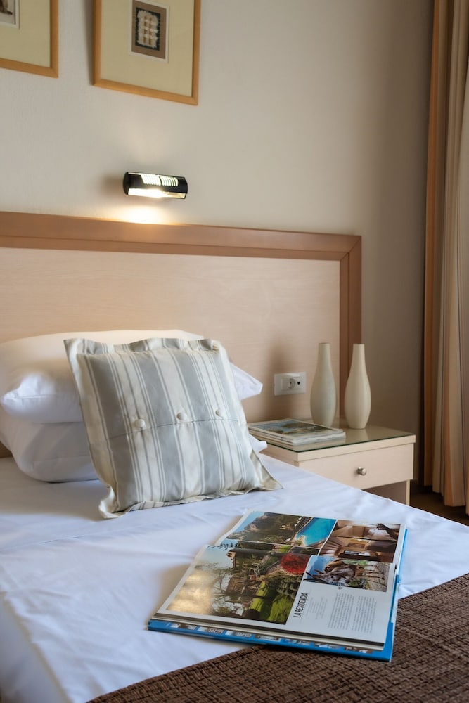 Dedalos Hotel — Hotel rooms in Malia