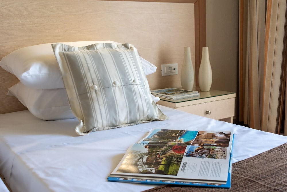 Dedalos Hotel — Hotel rooms in Malia