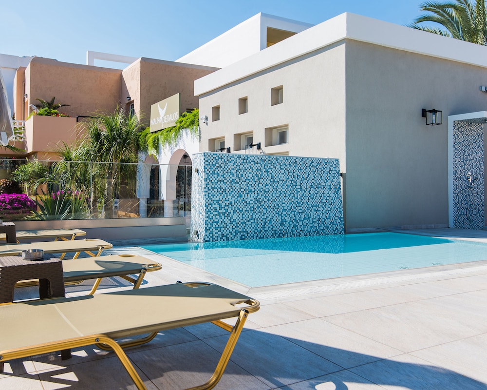 Dedalos Hotel — Swimming pool in Malia