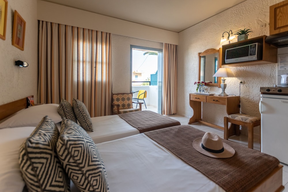 Dedalos Hotel — Hotel rooms in Malia