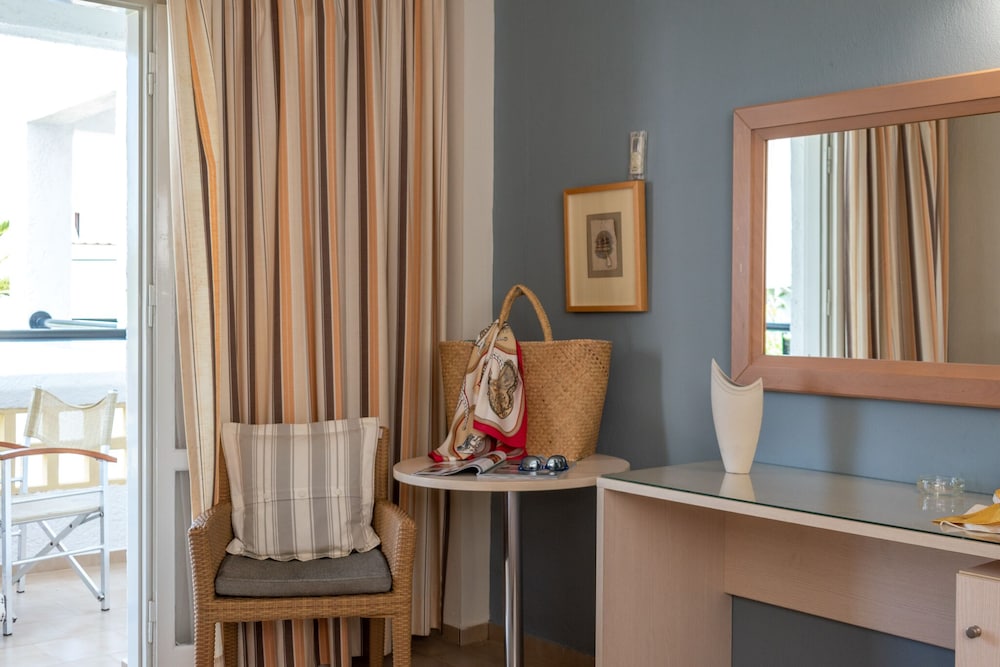 Dedalos Hotel — Hotel rooms in Malia