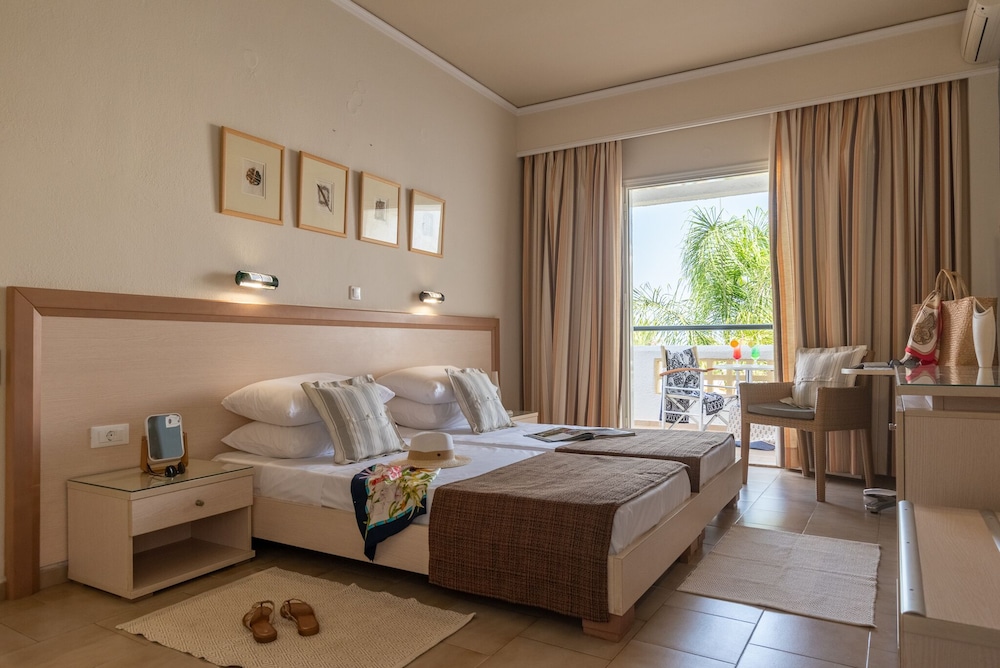 Dedalos Hotel — Hotel rooms in Malia