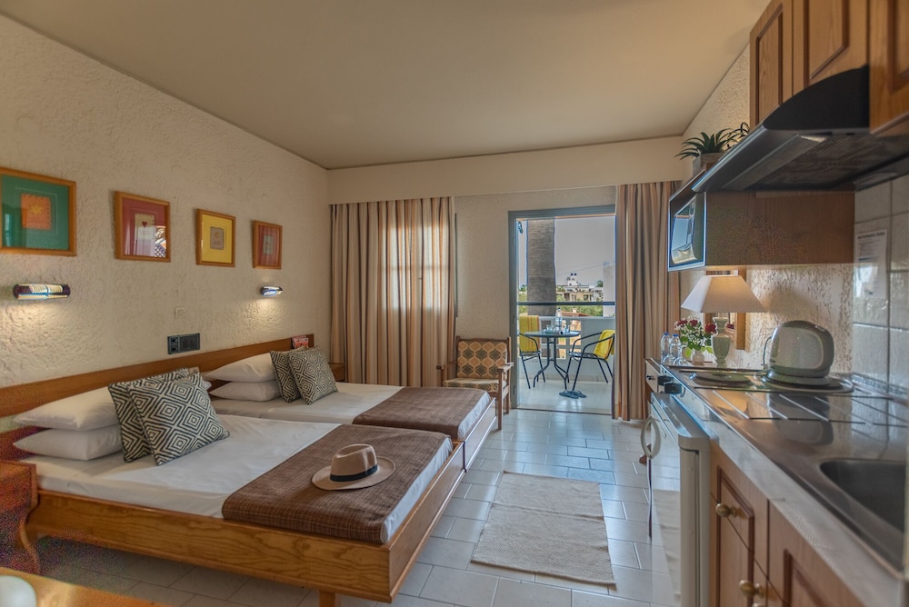 Dedalos Hotel — Hotel rooms in Malia