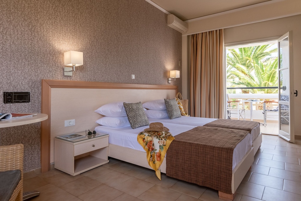 Dedalos Hotel — Hotel rooms in Malia