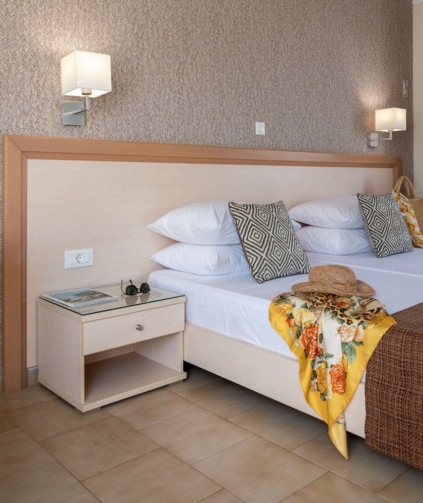 Dedalos Hotel — Hotel rooms in Malia