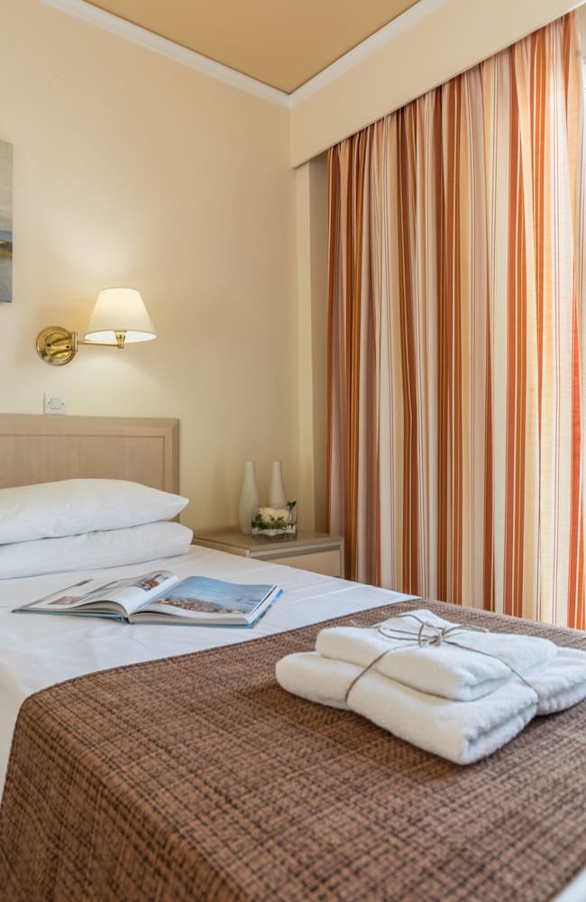 Dedalos Hotel — Hotel rooms in Malia