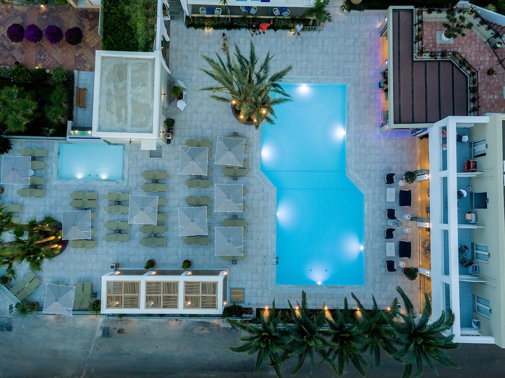 Dedalos Hotel — Swimming pool in Malia