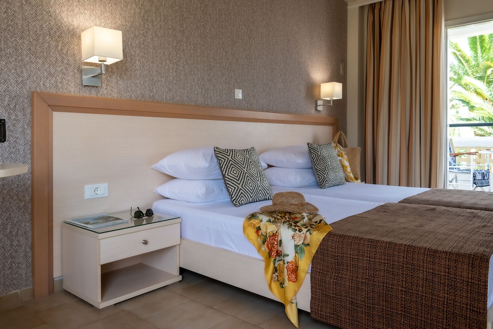 Dedalos Hotel — Hotel rooms in Malia