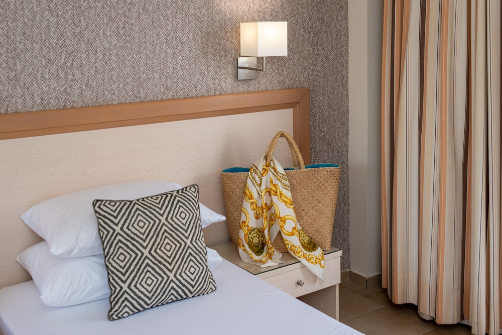 Dedalos Hotel — Hotel rooms in Malia