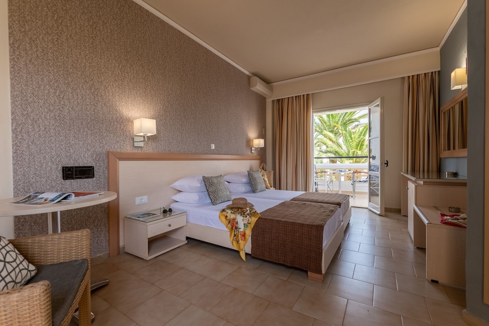 Dedalos Hotel — Hotel rooms in Malia