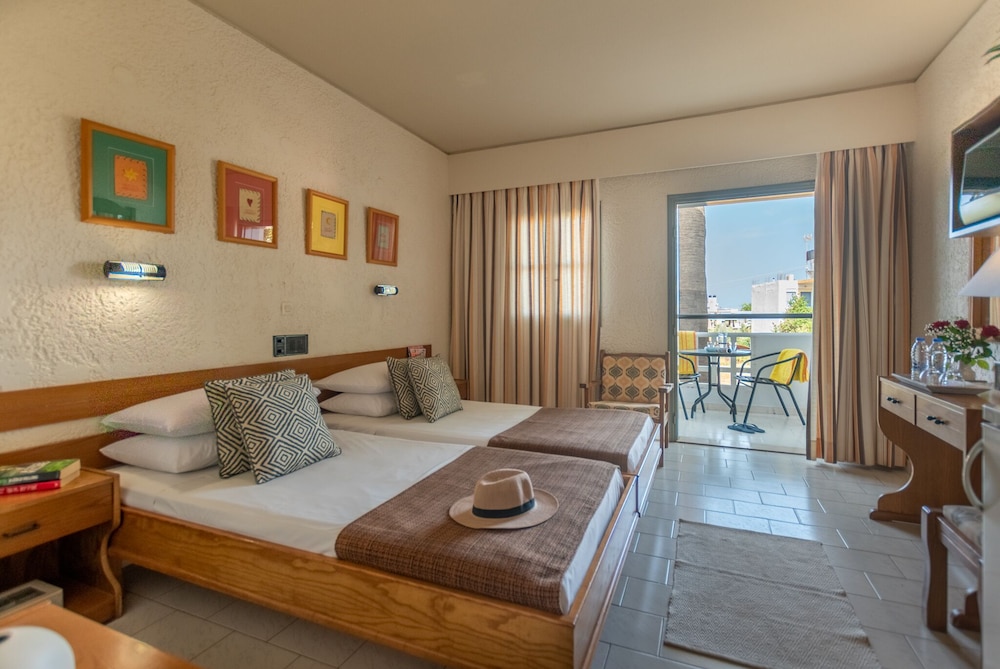 Dedalos Hotel — Hotel rooms in Malia