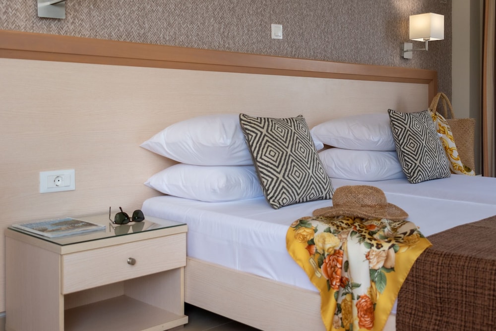 Dedalos Hotel — Hotel rooms in Malia