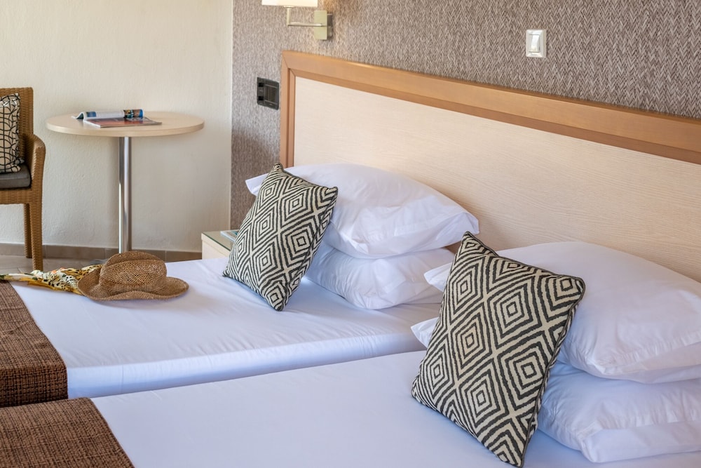 Dedalos Hotel — Hotel rooms in Malia