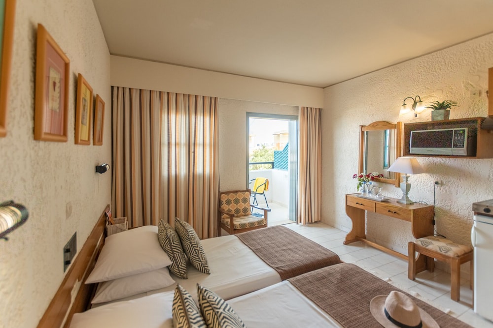 Dedalos Hotel — Hotel rooms in Malia