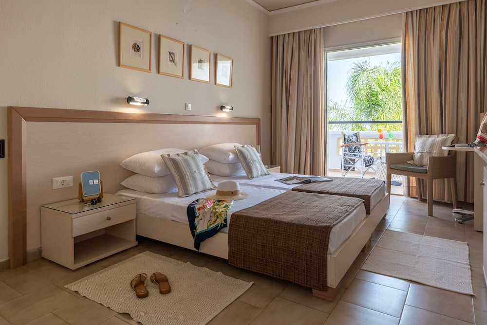 Dedalos Hotel — Hotel rooms in Malia