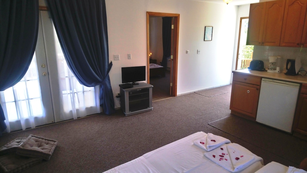Zest @ Xi Beach — Hotel rooms in Mantzavinata, Ionian Islands