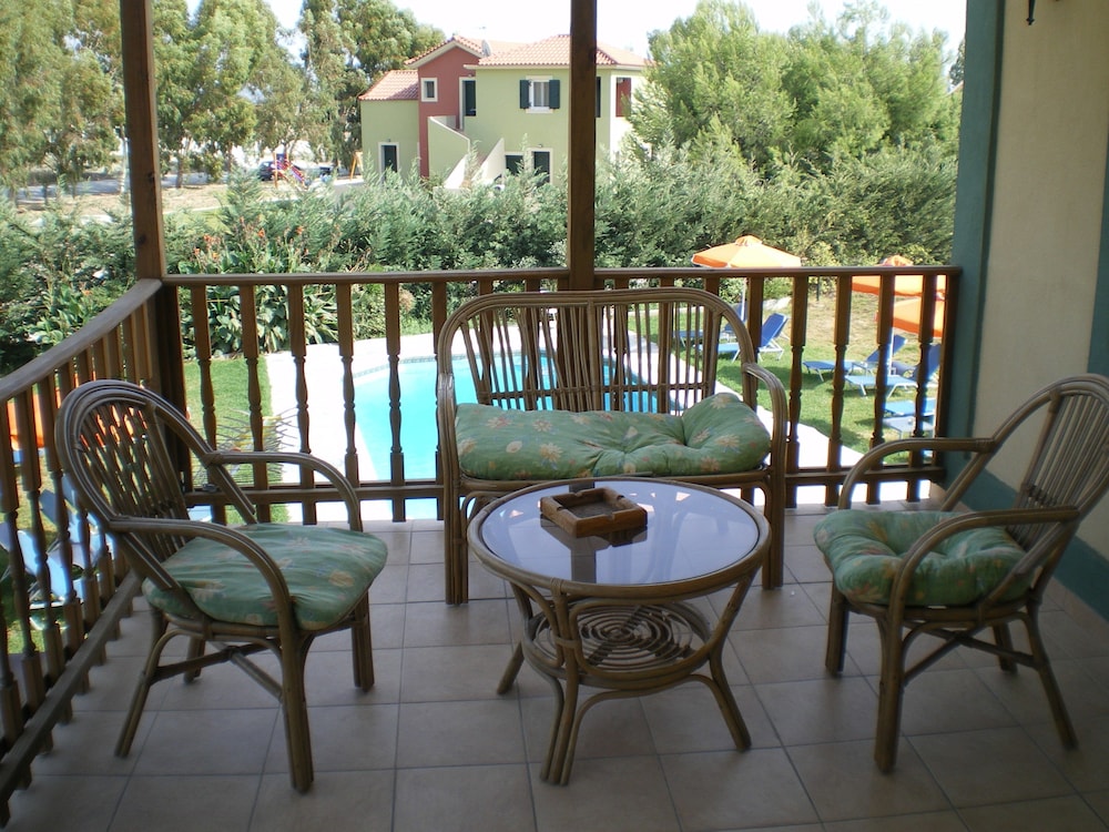 Zest @ Xi Beach — Swimming pool in Mantzavinata, Ionian Islands