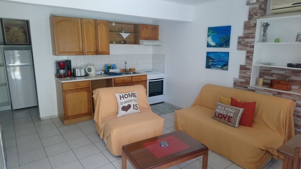 Zest @ Xi Beach — Hotel rooms in Mantzavinata, Ionian Islands