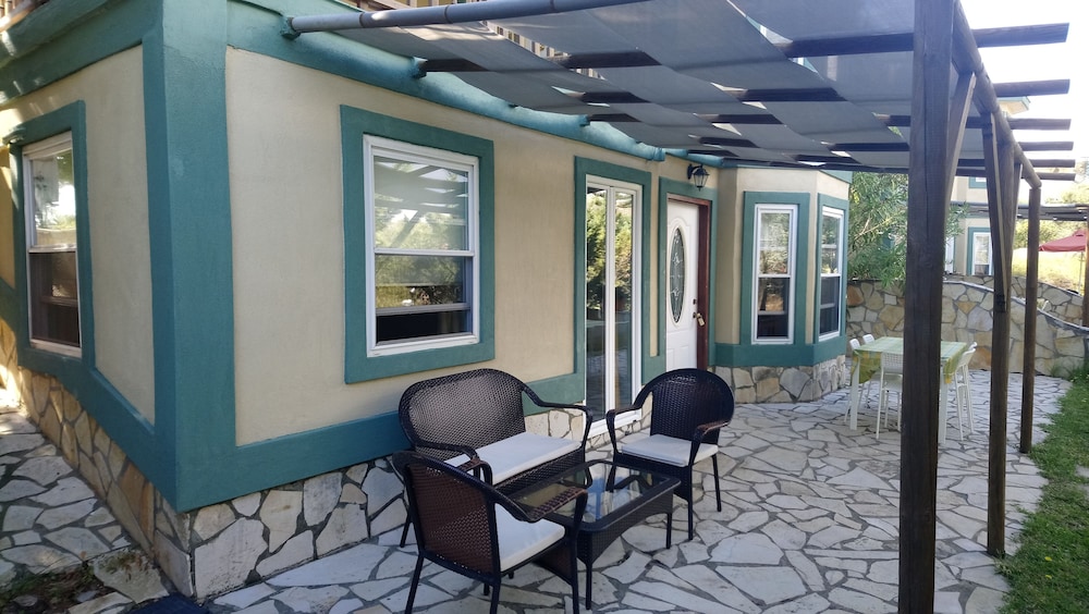 Zest @ Xi Beach — Hotel building in Mantzavinata, Ionian Islands