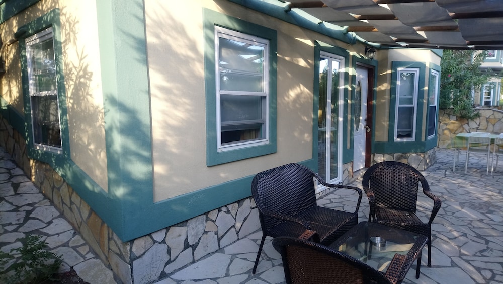 Zest @ Xi Beach — Restaurant & bars in Mantzavinata, Ionian Islands