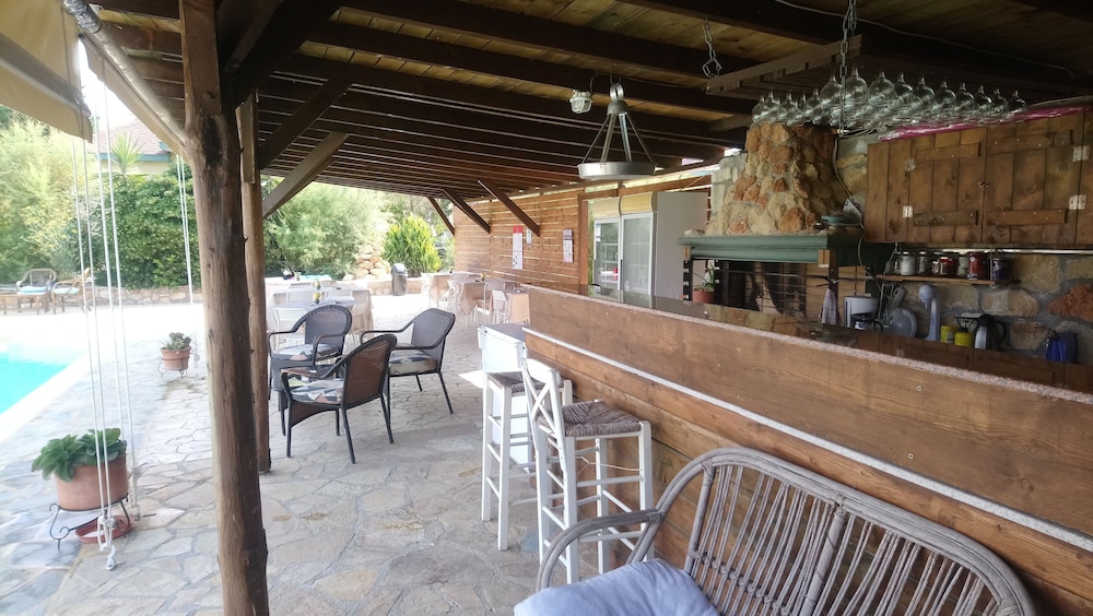 Zest @ Xi Beach — Restaurant & bars in Mantzavinata, Ionian Islands