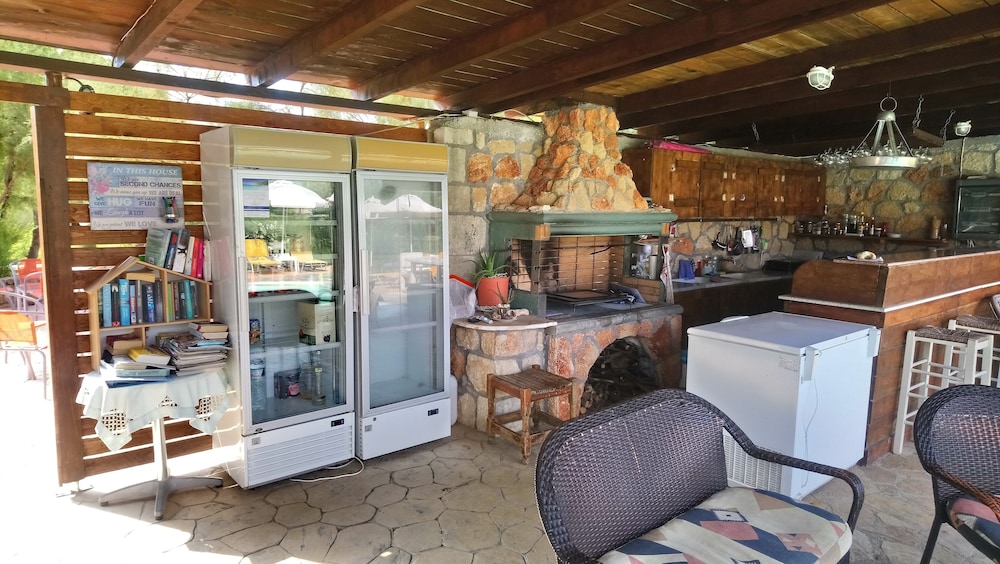 Zest @ Xi Beach — Restaurant & bars in Mantzavinata, Ionian Islands