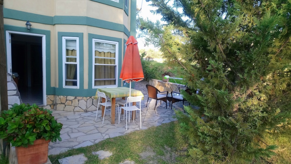 Zest @ Xi Beach — Hotel building in Mantzavinata, Ionian Islands