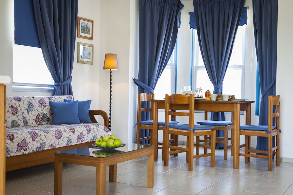 Zest @ Xi Beach — Hotel rooms in Mantzavinata, Ionian Islands