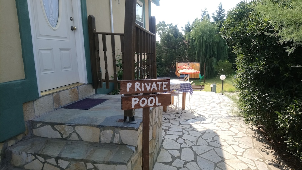 Zest @ Xi Beach — Swimming pool in Mantzavinata, Ionian Islands