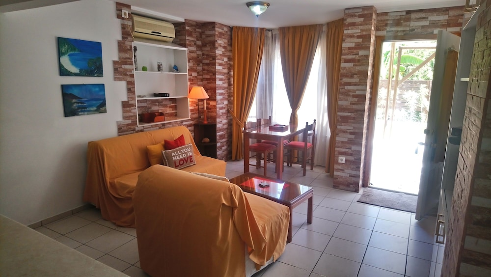 Zest @ Xi Beach — Hotel rooms in Mantzavinata, Ionian Islands