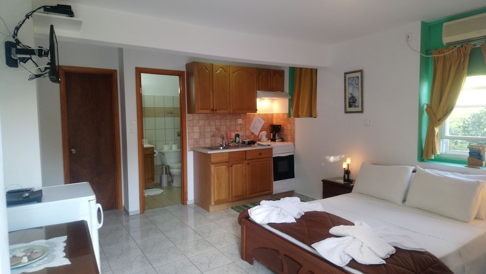 Zest @ Xi Beach — Hotel rooms in Mantzavinata, Ionian Islands