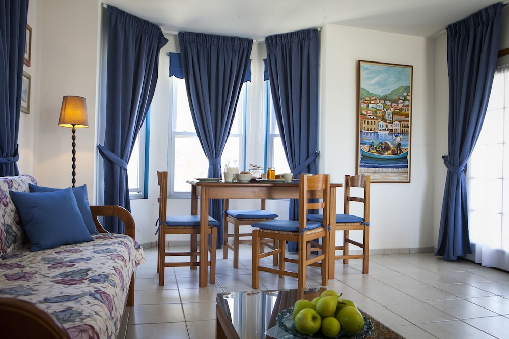 Zest @ Xi Beach — Hotel rooms in Mantzavinata, Ionian Islands