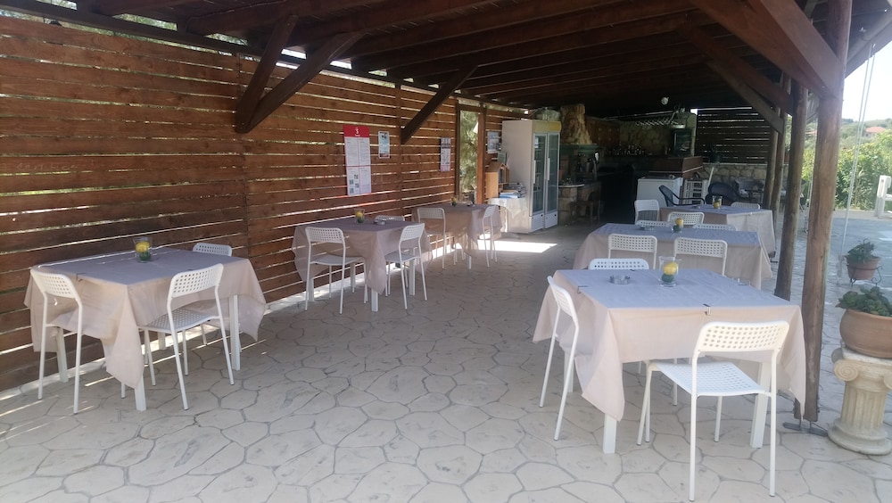 Zest @ Xi Beach — Restaurant & bars in Mantzavinata, Ionian Islands